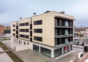Nueva promoción, edificio de viviendas Amapolas en Villalba, Madrid.